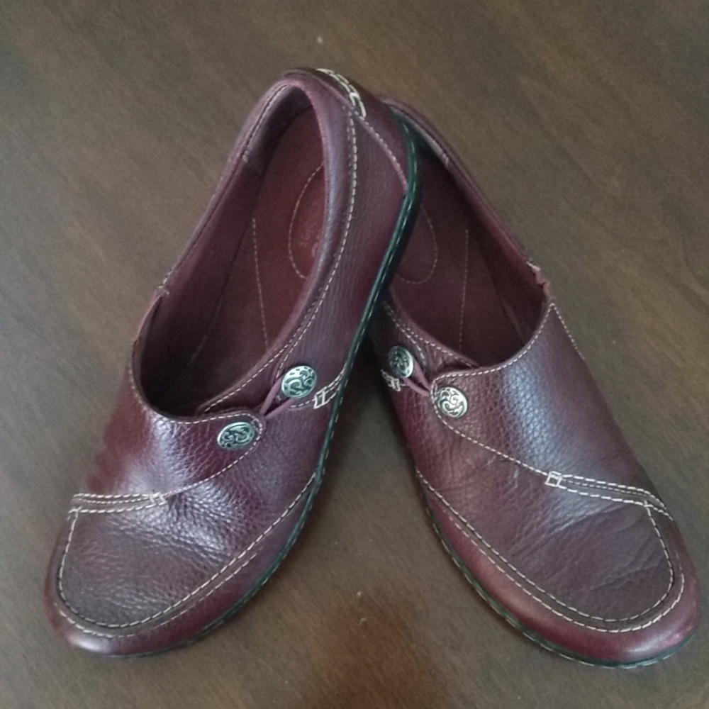 Clark's burgundy color shoes size 9.5 N (narrow)